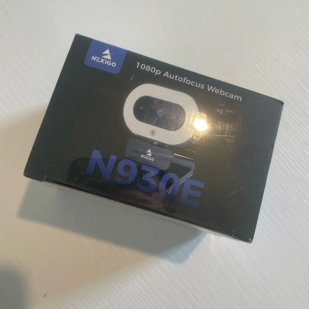 New in box N930E Full HD Web camera with ring light
